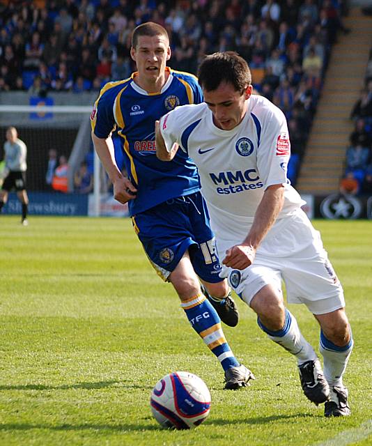 Dagnall finds more space in the Shrewsbury box.