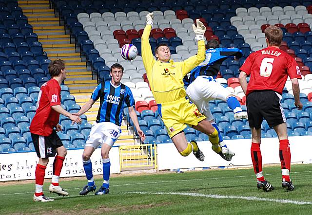 Kazimierczak misses a Dale cross under pressure from Le Fondre...