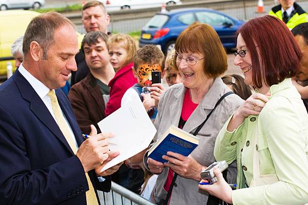 Sir Steve Redgrave signing autographs