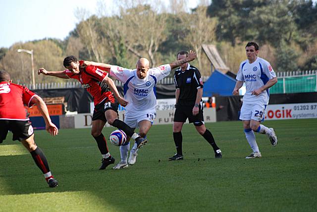 Lee Thorpe battles with Anton Robinson.