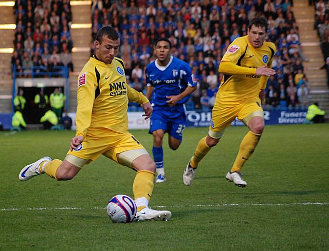 Adam Le Fondre puts in a cross.