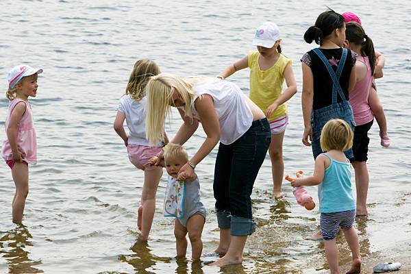 Bank holiday fun in the sun at Hollingworth Lake