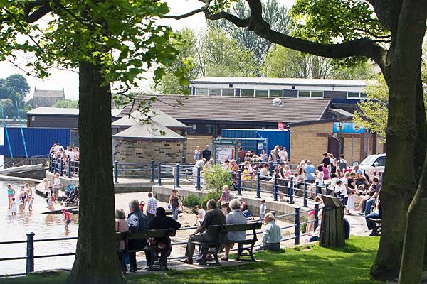 Bank holiday fun in the sun at Hollingworth Lake