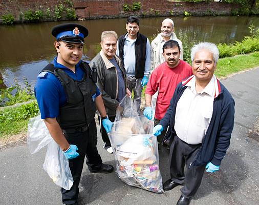 PCSO Madasir Nasir, Councillor Imtiaz Ahmed and town magistrate Ghullam Rasool with members of the community cleaning up the canal towpath