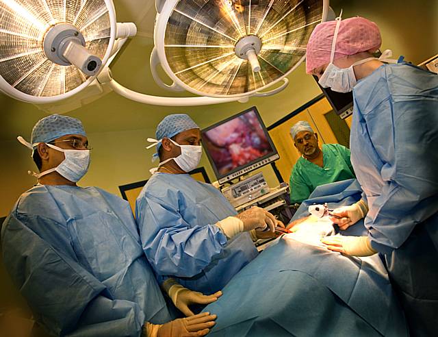 Mr Siba Senapati (Centre left) using the new Single Incision Surgery technique.