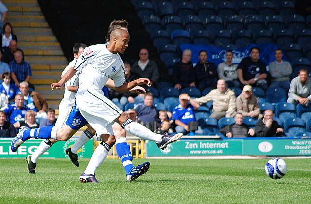 Joe Thompson fires in a shot.