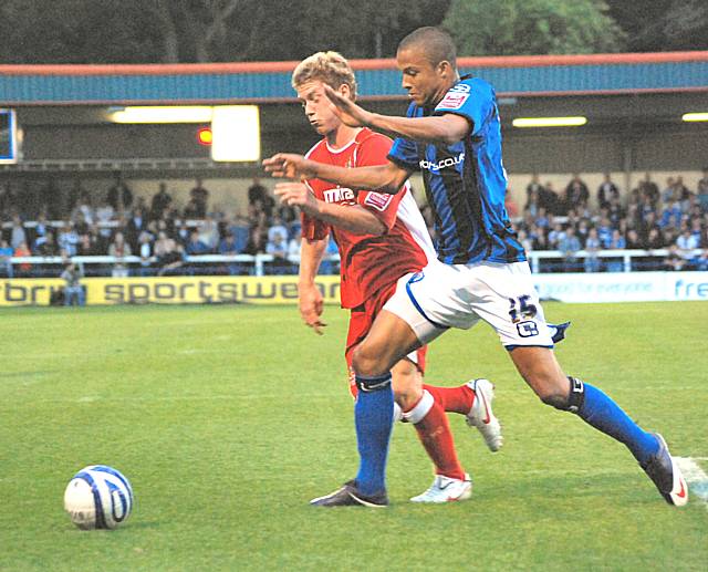 Joe Thompson battles for the ball with Oliver Bozanic.