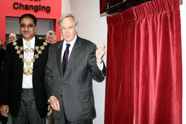 The Mayor of Rochdale, Councillor Zulfiqar Ali alongside the Duke of Gloucester as he unveils the commemorative plaque 