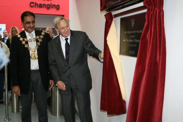 The Mayor of Rochdale, Councillor Zulfiqar Ali alongside the Duke of Gloucester as he unveils the commemorative plaque 