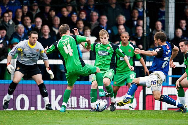 Rochdale 3 - 2 Dagenham and Redbridge<br />
Craig Dawson crowded out in the Dagenham penalty box