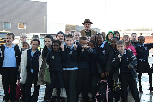 School children with Grantly Budgen