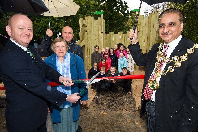 Keep Britain Tidy’s Paul Todd opens the new castle play area alongside Sheila Hill, Mick Ripley, pupils from St Luke’s and St Michael’s Primary Schools and the Mayor, Councillor Zulfiqar Ali