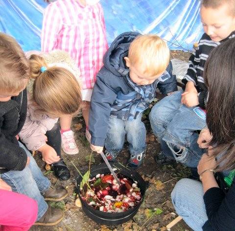 Families at Moorhouse Sure Start Children’s Centre took part in an enchanted outdoor adventure this week