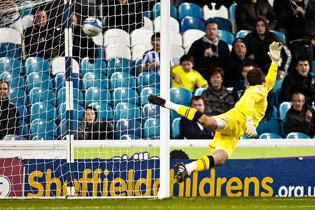 Sheffield Wednesday 2 - 0 Rochdale<br />Josh Lillis dives but can't keep Giles Coke's superb shot from hitting the back of the net