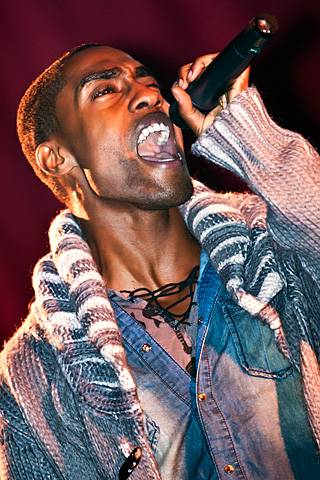 Christmas lights switch on<br />
Simon Webbe