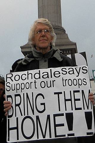 Philip Gilligan displaying the 'Rochdale says ..' placard in Trafalgar Square  