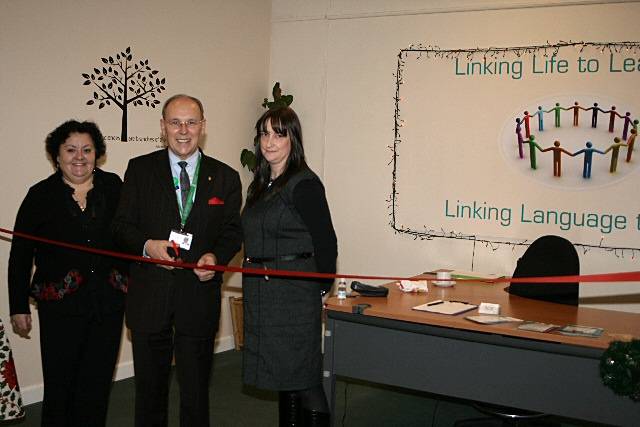 Jane Georgiou, Councillor Keith Swift and Lisa DeCoza, Volunteer Manager