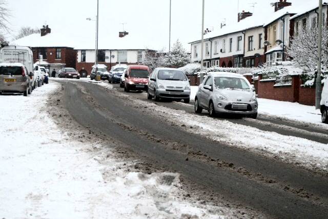 Drivers brave the conditions on Edenfield Road