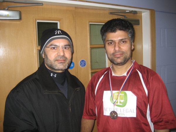 Noman of Unique receiving man of the match medal from A Quyyom (Chief organiser RSCL).