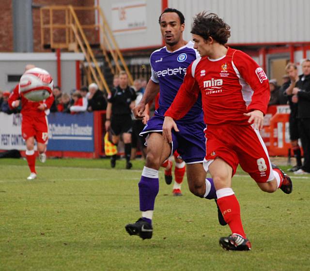 Chris O'Grady puts pressure on Andy Gallinagh.