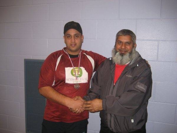 Munawar of Unique receiving Man of the match award from Haji Zafar (committee member)