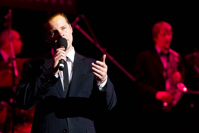 Roman Marek as Frank Sinatra