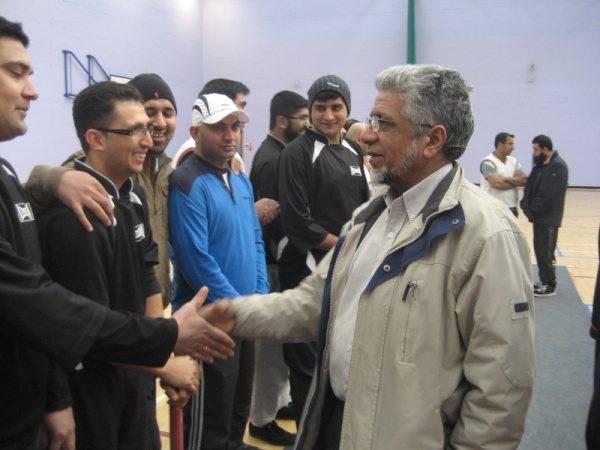 Councillor M.Sharif meeting the players