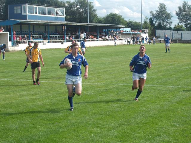 Sam Butterworth scores a try