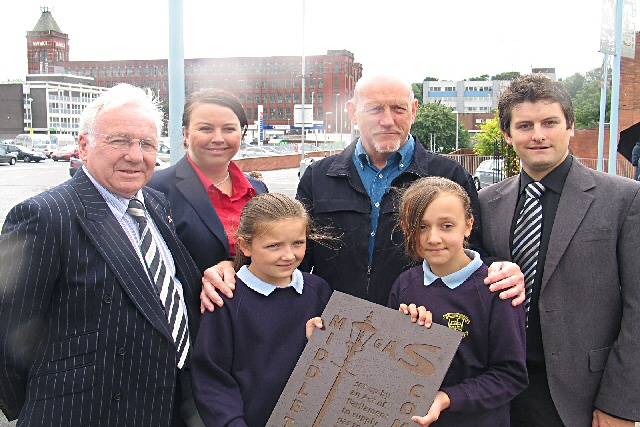 Middleton Township Vice Chair Councillor Alan Godson, Debbie Teale, Community Champion for the new Tesco store, artist Tim Rushton, and Martin Ledson from Rochdale Development Agency are joined by youngsters from St John Fisher Primary School