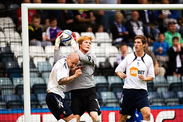 Bolton keeper Bogdan holds on tight