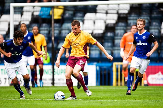 Rochdale 1 - 1 Bradford<br />
Brian Barry-Murphy chases