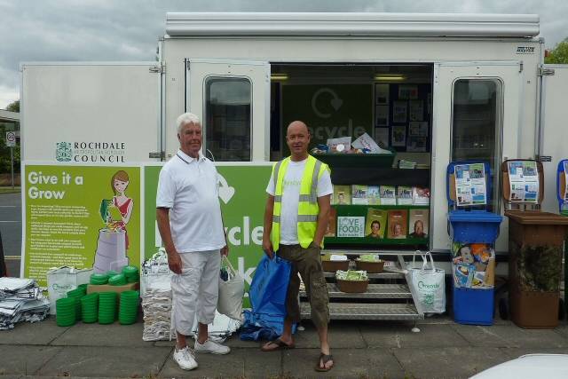 A local resident chats to the council’s Dave Woolrich about recycling, rubbish and waste.