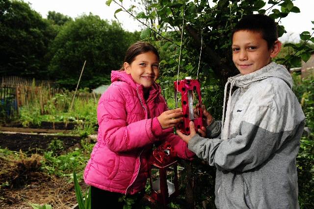 Natasha and Dane Bowers made a bird feeder at the activity day