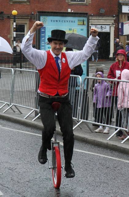 Pre-race entertainment on the startline