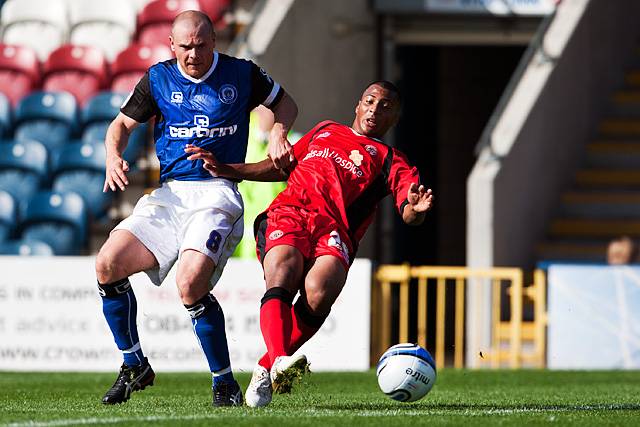 Rochdale v Walsall