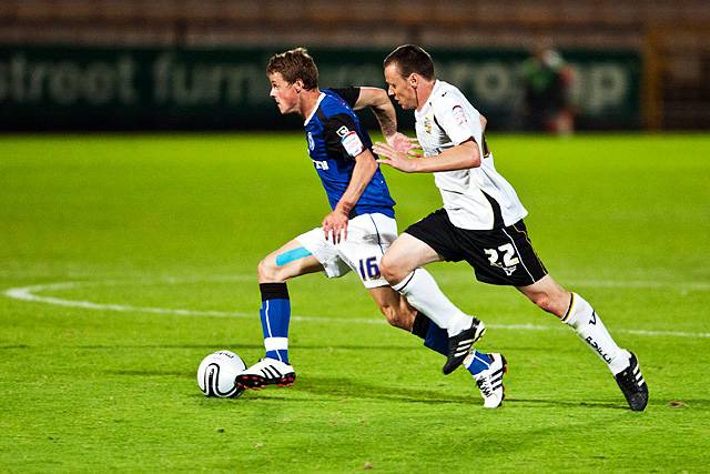 Port Vale 2 - 1 Rochdale<br />Andrew Tutte pursued by Gary Roberts