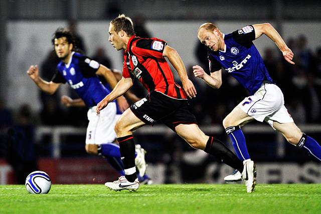 Rochdale 3 - 0 Huddersfield<br>Scott Arfield chased by Jason Kennedy