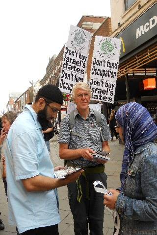 Philip Gilligan and Imra Shoaib campaigning in Yorkshire Street