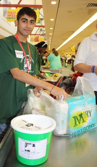 Farhan Fiaz bag packing