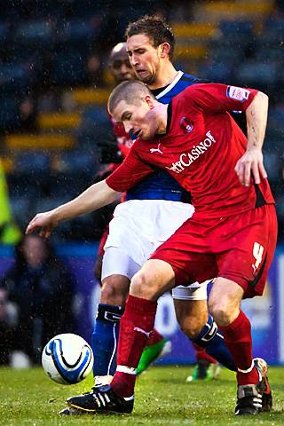 Rochdale 1 - 1 Leyton Orient<br \>Craig Dawson challenges Ben Chorley