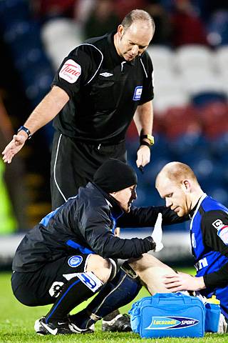 Rochdale 1 - 1 Leyton Orient<br \>Jason Kennedy gets treatment