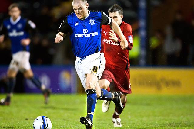 Rochdale 1 - 1 Leyton Orient<br \>Gary Jones surges forward