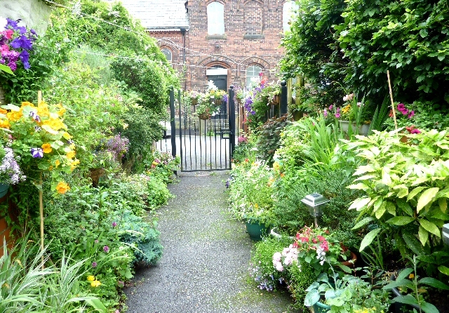 The alleygates on Edenfield Road 


