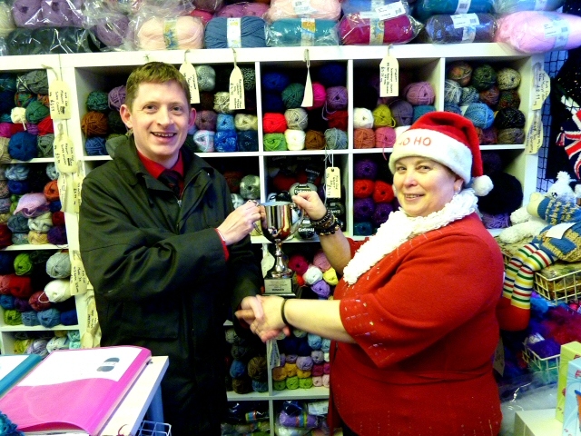 Simon France, Secretary of LEAF presenting the winner's trophy to Siouxsie Hampson, proprietor of Thimbles
