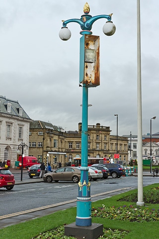 Rusty/rotting lamp post in front of the Town Hall