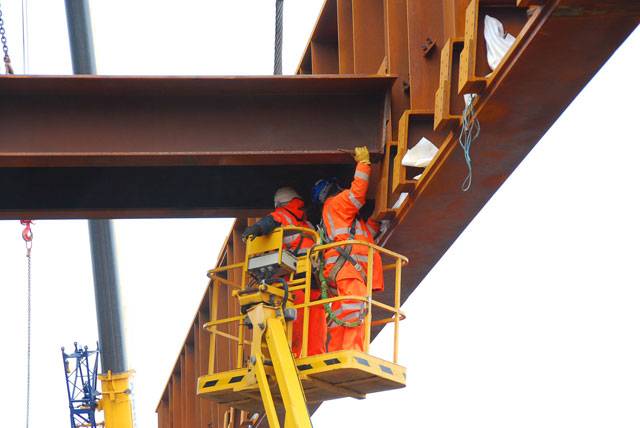 Engineers building the Metrolink line to Rochdale have installed a 52 metre long viaduct in the town