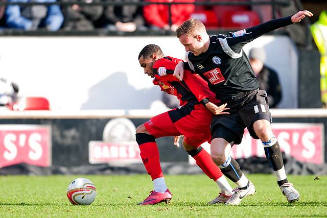 Walsall 0 - 0 Rochdale<br \>Matthew Done challenges Julian Gray
