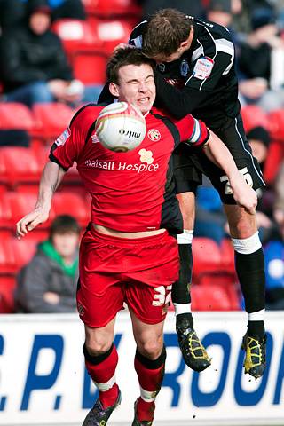 Walsall 0 - 0 Rochdale<br \>Craig Dawson outjumps Andy Butler