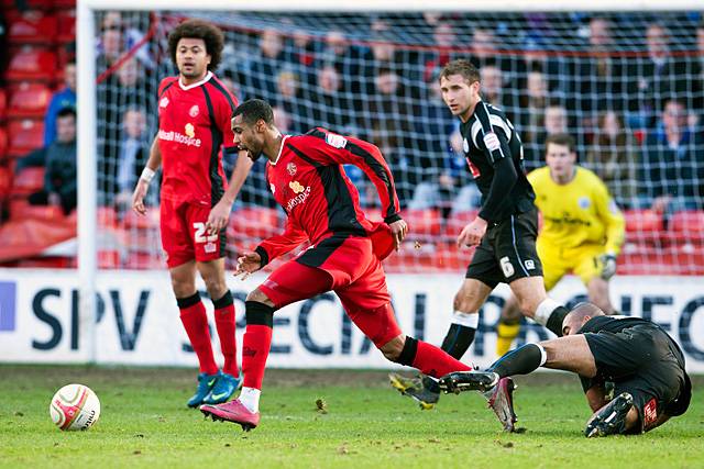 Walsall 0 - 0 Rochdale<br \>Julian Gray gets away from Marcus Holness