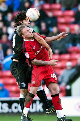 Walsall 0 - 0 Rochdale<br \>Brian Barry-Murphy and Richard Taundry compete in the air